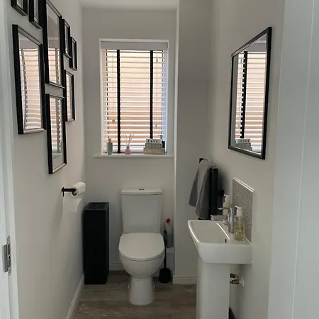 Amersham House - Sleeps 6, Pets Free Northallerton